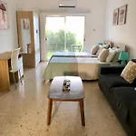 White House With Sea View And Parking Apartament