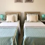 White House With Sea View And Parking Apartament