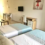 White House With Sea View And Parking Apartament