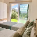 Apartament White House With Sea View And Parking