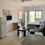 Apartament White House With Sea View And Parking