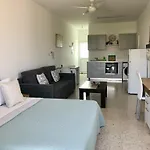 White House With Sea View And Parking Apartament Polis