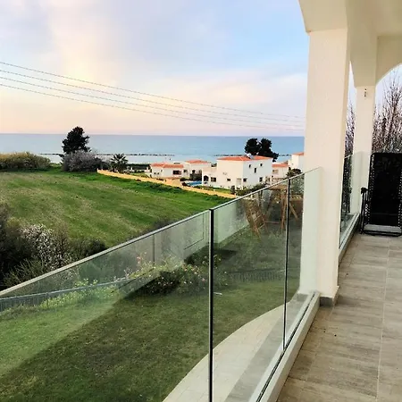 Lejlighed White House With Sea View And Parking