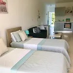 Apartment White House With Sea View And Parking