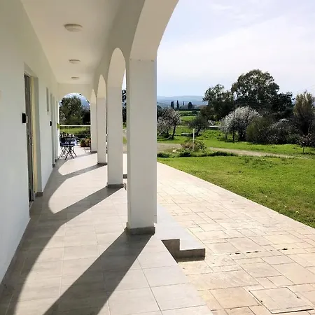 White House With Sea View And Parking דירה