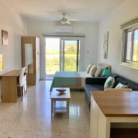 White House With Sea View And Parking *