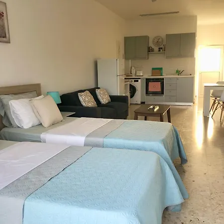 White House With Sea View And Parking דירה *
