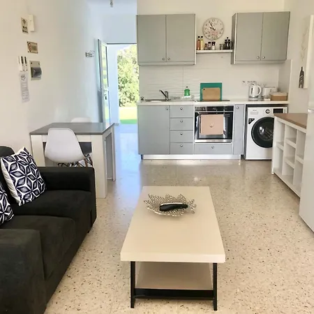 White House With Sea View And Parking *