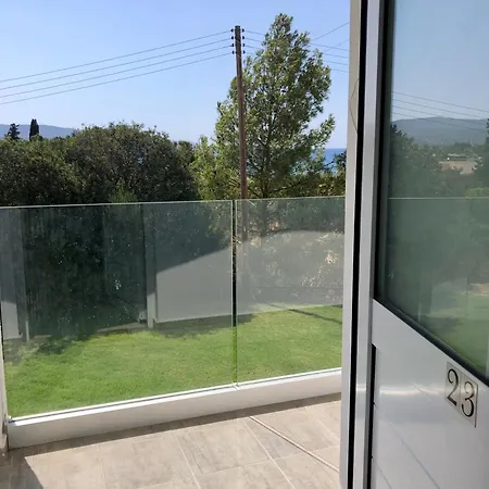 White House With Sea View And Parking *