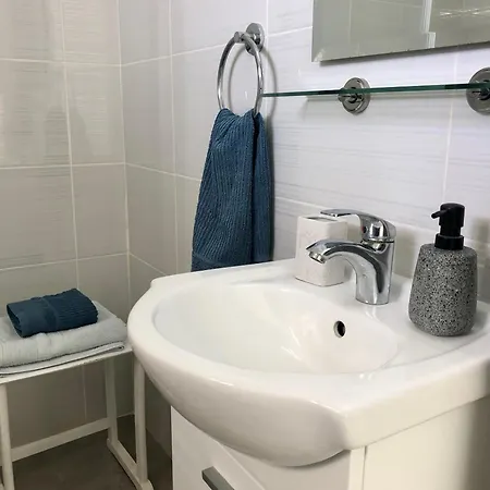 White House With Sea View And Parking Appartamento