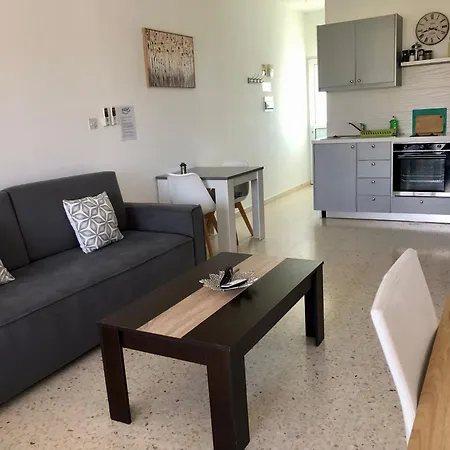 White House With Sea View And Parking Polis