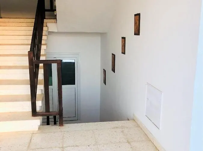 White House With Sea View And Parking *