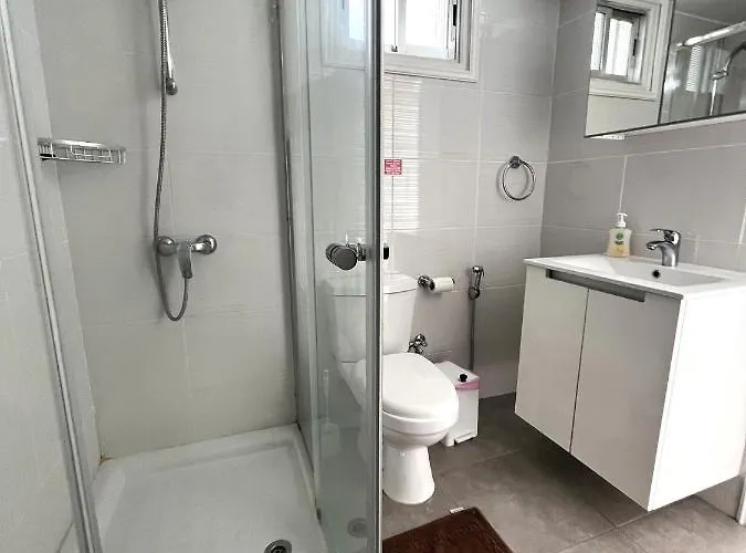 White House With Sea View And Parking Polis