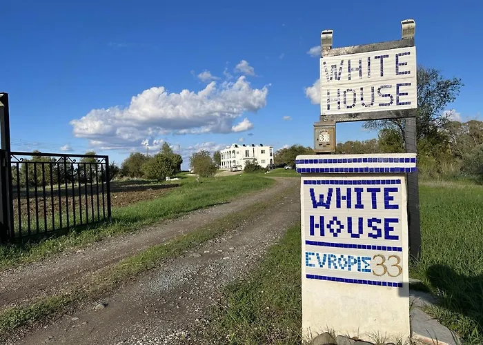 White House With Sea View And Parking