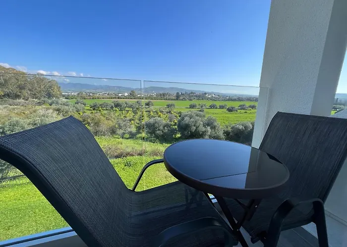 White House With Sea View And Parking شقة *