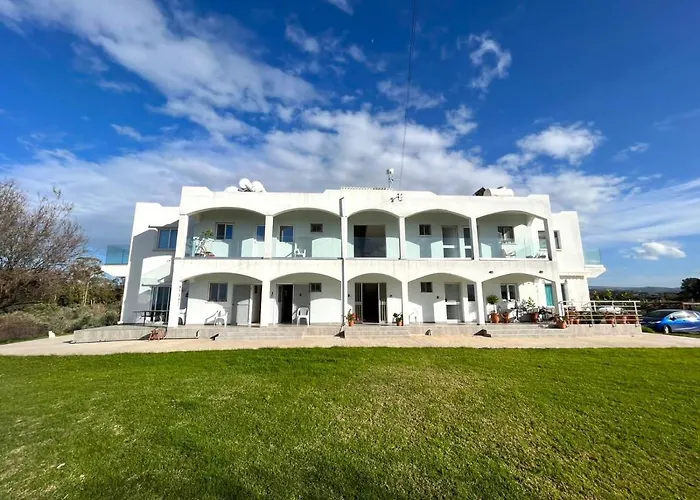 White House With Sea View And Parking Polis