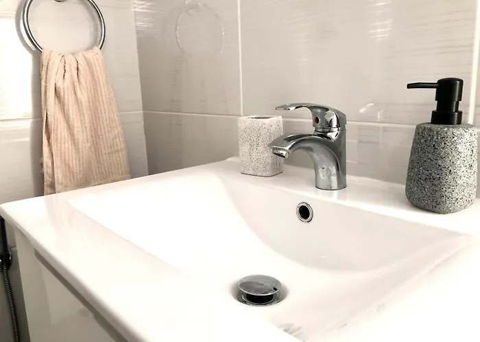 White House With Sea View And Parking شقة Polis