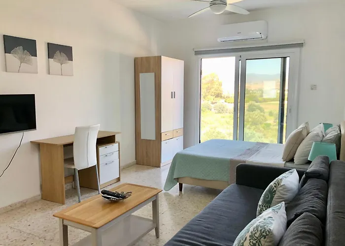 White House With Sea View And Parking Polis