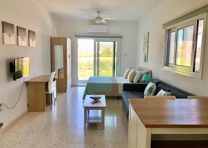 White House With Sea View And Parking *