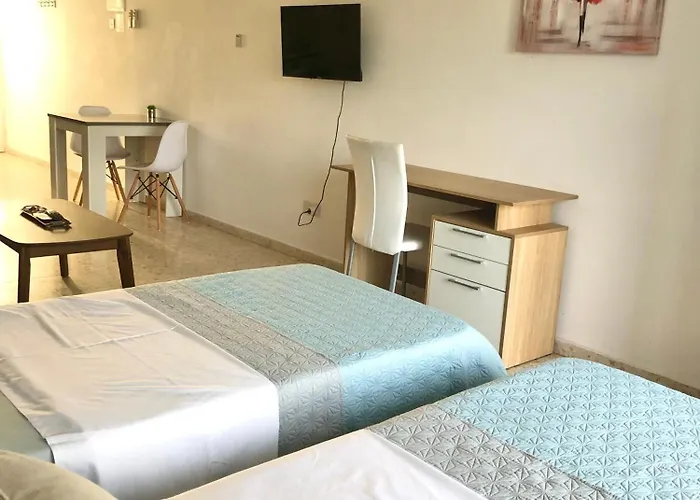 White House With Sea View And Parking شقة