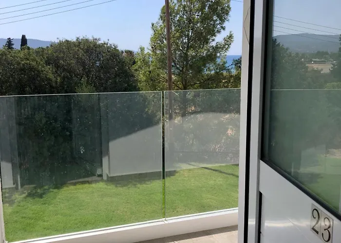 White House With Sea View And Parking *