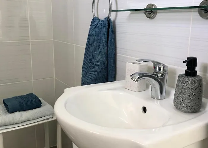 White House With Sea View And Parking Lägenhet