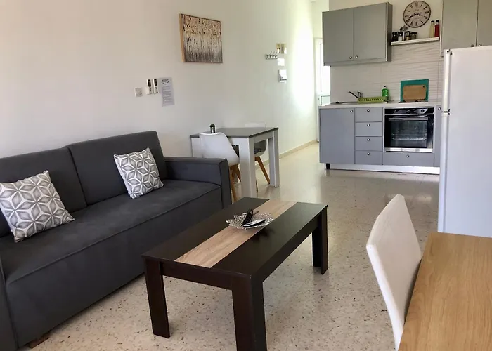 White House With Sea View And Parking Polis