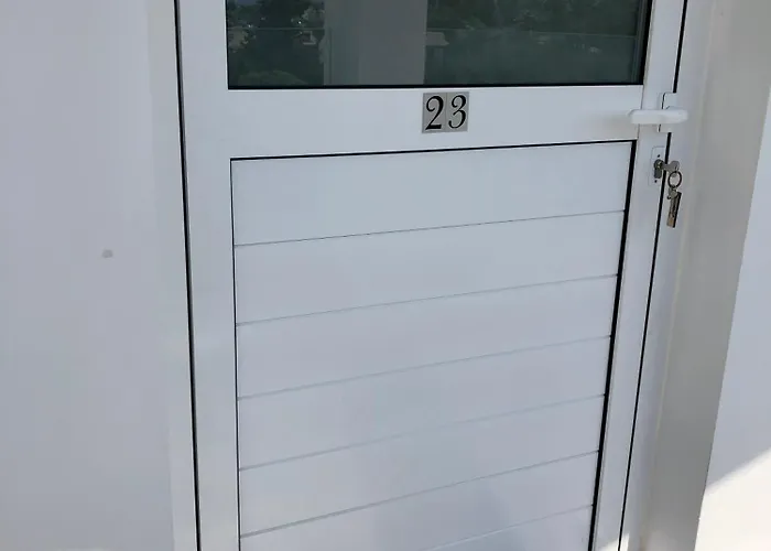 White House With Sea View And Parking